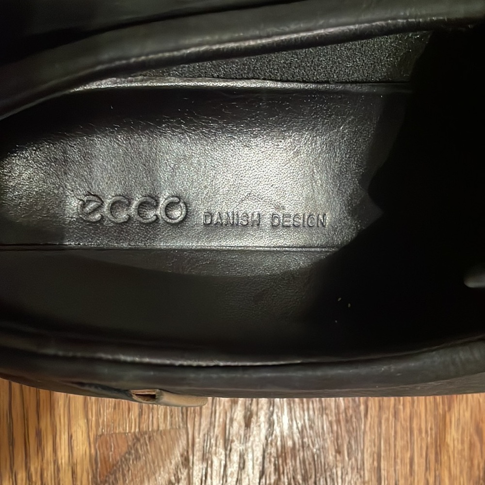 Women's ECCO black slip on with zipper sneakers. Size 8 - Picture 8 of 10